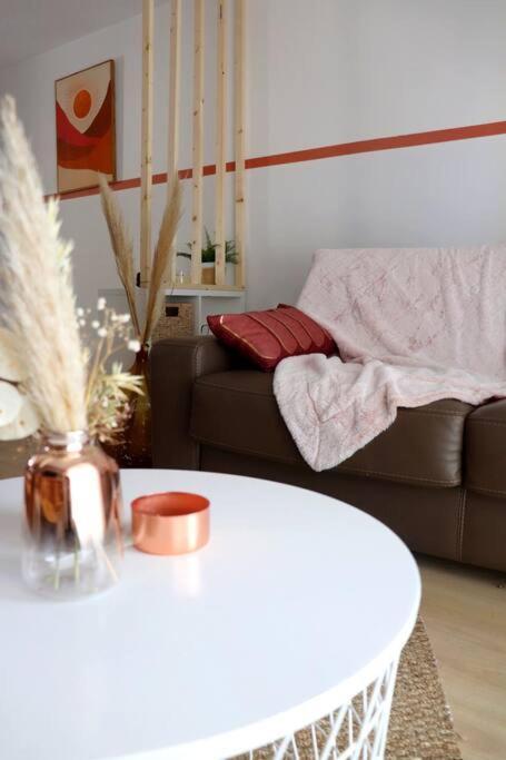 Le Cosy Plein Centre Avec Terrasse Apartment Meximieux Ngoại thất bức ảnh