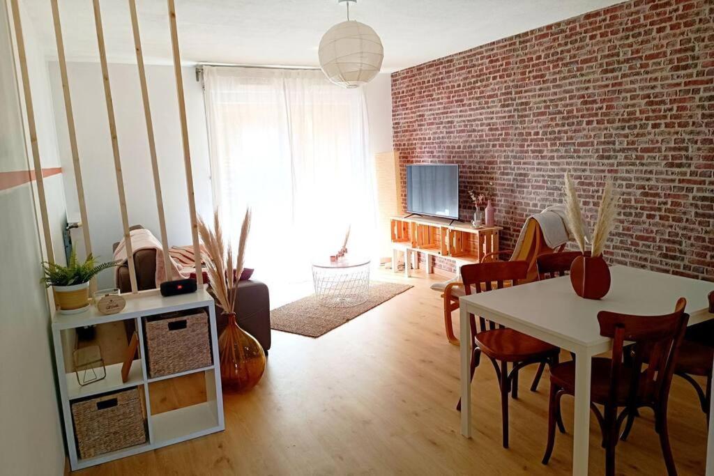 Le Cosy Plein Centre Avec Terrasse Apartment Meximieux Ngoại thất bức ảnh